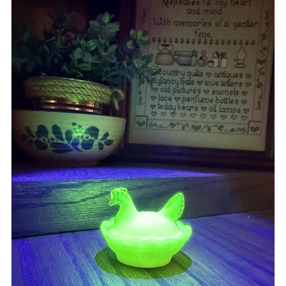 Vintage Boyd Hen on Nest Salt Cellar MINI 2" GLOWS Citrus Uranium Yellow Minty
